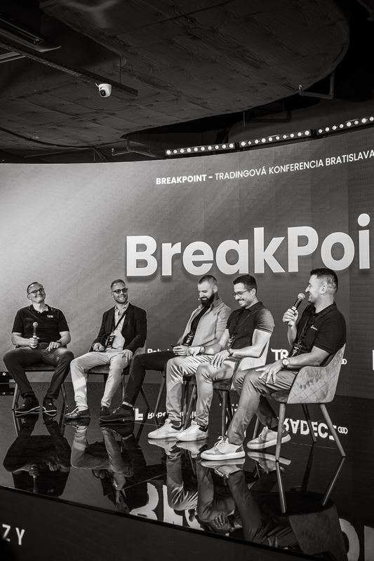 Panel in black and white