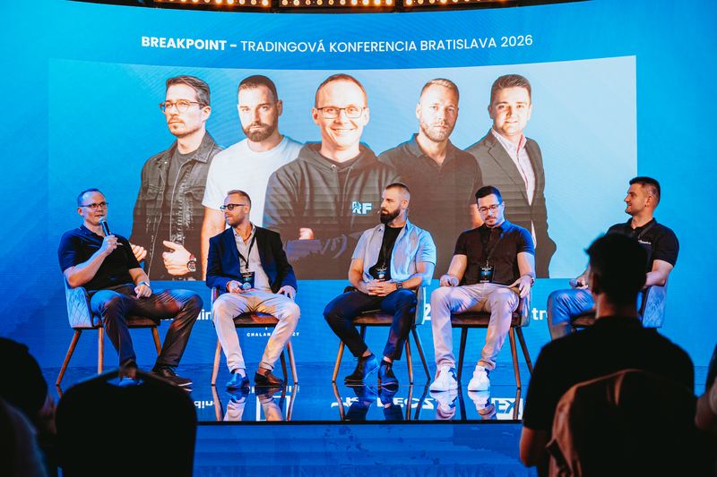 Panel with the speakers on screen